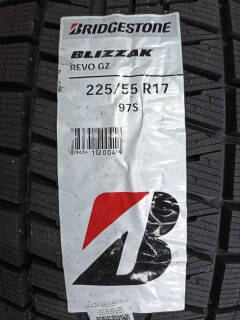 Зимняя шина Bridgestone Blizzak Revo GZ 225/55 R17 97S фото 2