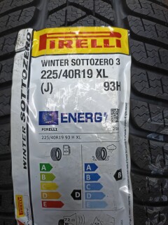 Зимняя шина Pirelli Winter SottoZero Serie III 225/40 R19 93H фото 5
