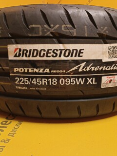Летняя шина Bridgestone Potenza Adrenalin RE004 225/45 R18 95W фото 2