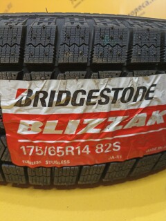 Зимняя шина Bridgestone Blizzak VRX 175/65 R14 82S фото 2