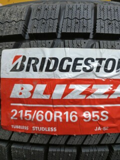 Зимняя шина Bridgestone Blizzak VRX 215/60 R16 95S фото 2