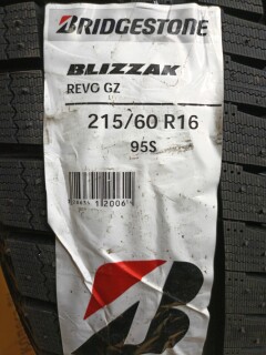 Зимняя шина Bridgestone Blizzak Revo GZ 215/60 R16 95S фото 2