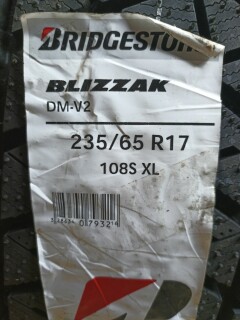 Зимняя шина Bridgestone Blizzak DM-V2 235/65 R17 108S фото 2