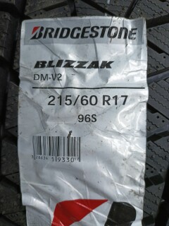 Зимняя шина Bridgestone Blizzak DM-V2 215/60 R17 96S фото 2