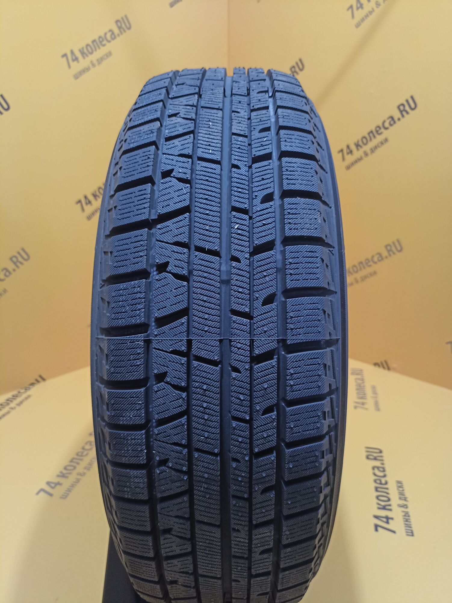 Купить зимнюю шину Yokohama Ice Guard IG50 plus 175/65 R14 82Q в Челябинске  по цене 4810 руб., доставка от интернет-магазина 74колеса.ru