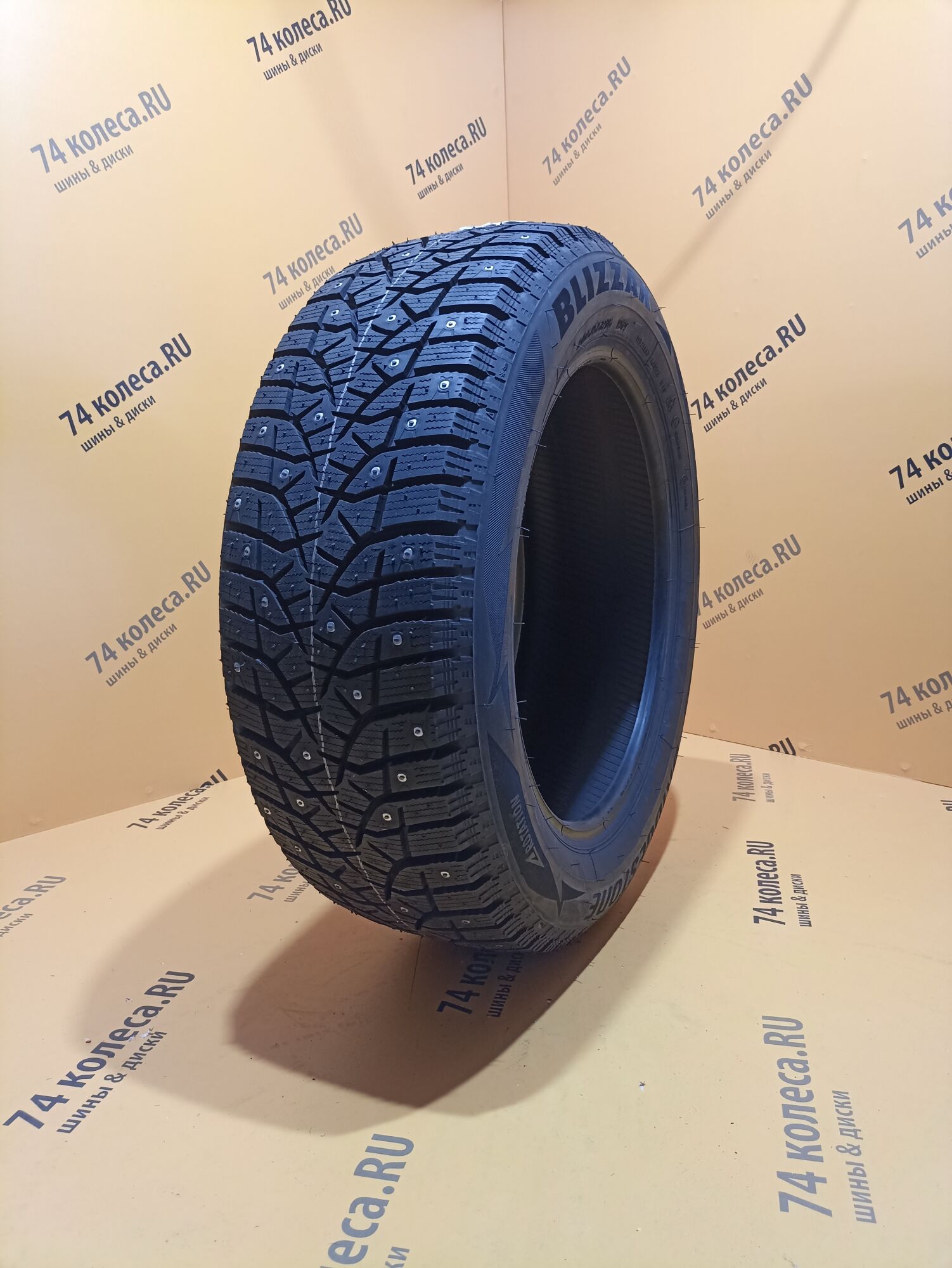 Купить зимнюю шину Bridgestone Blizzak Spike-02 205/55 R16 91T в Челябинске  по цене 11320 руб., доставка от интернет-магазина 74колеса.ru