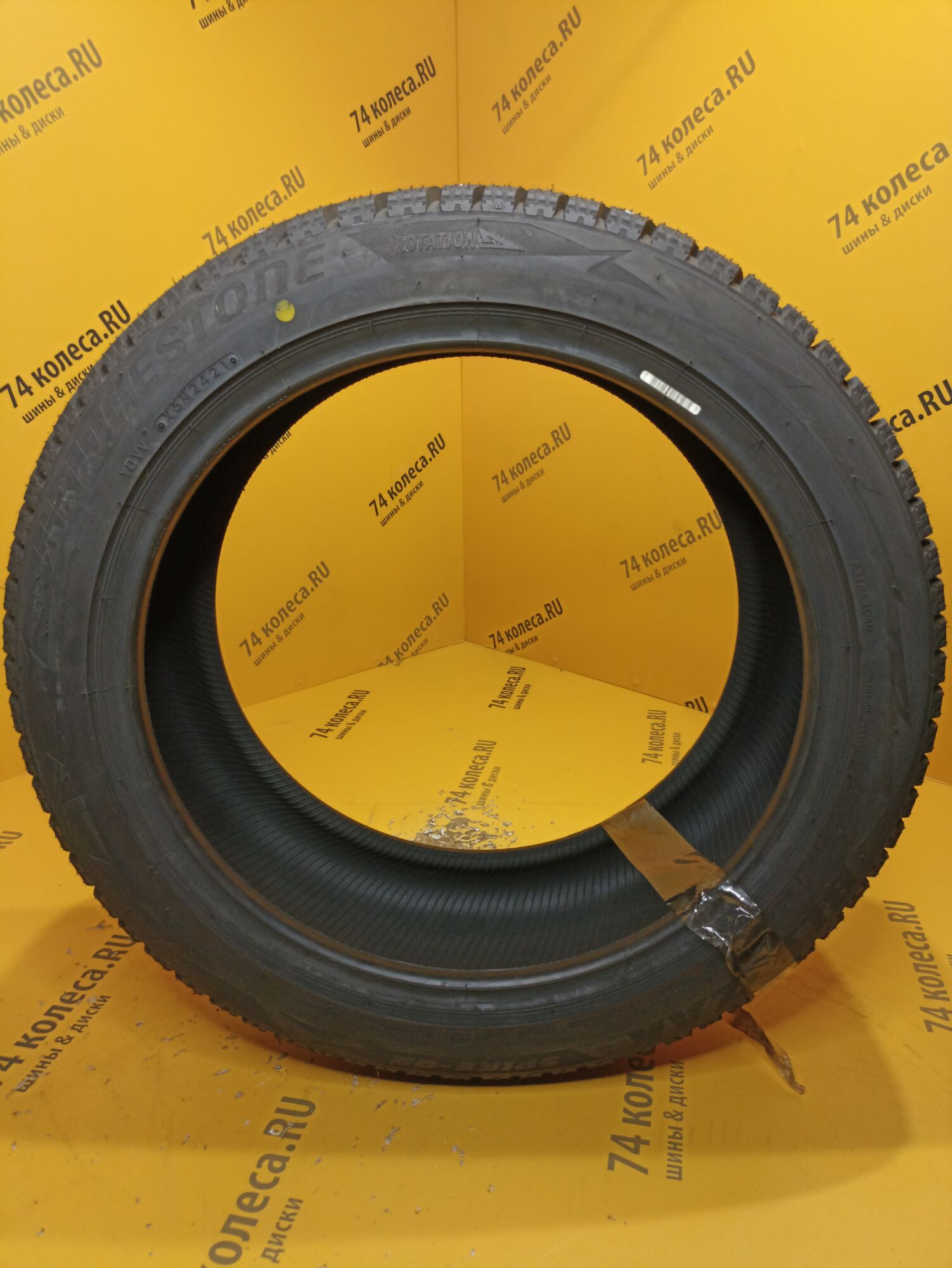 Шина Bridgestone Blizzak Spike-02 235/45 R18 98T