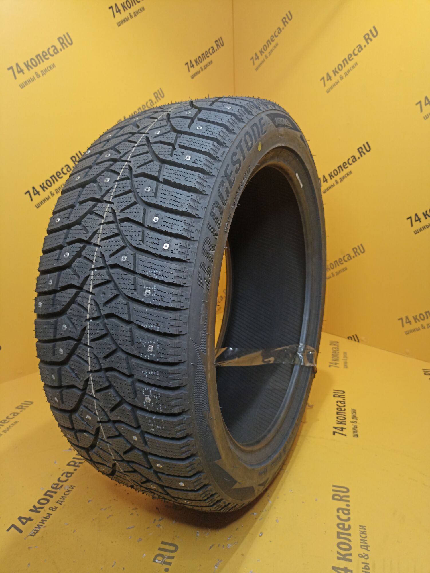 Купить зимнюю шину Bridgestone Blizzak Spike-02 235/45 R18 98T в Челябинске  по цене 23160 руб., доставка от интернет-магазина 74колеса.ru