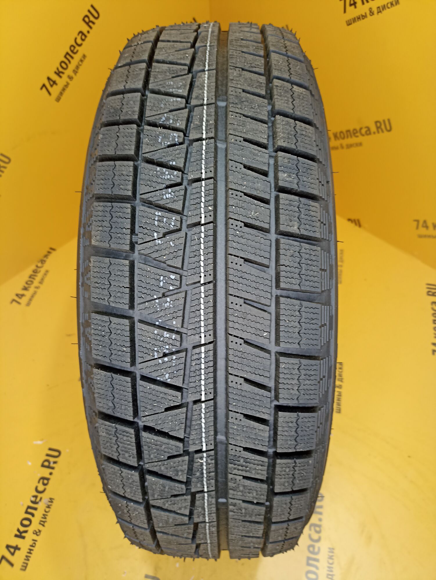 Купить зимнюю шину Bridgestone Blizzak Revo GZ 215/65 R16 98S в Челябинске  по цене 6700 руб., доставка от интернет-магазина 74колеса.ru