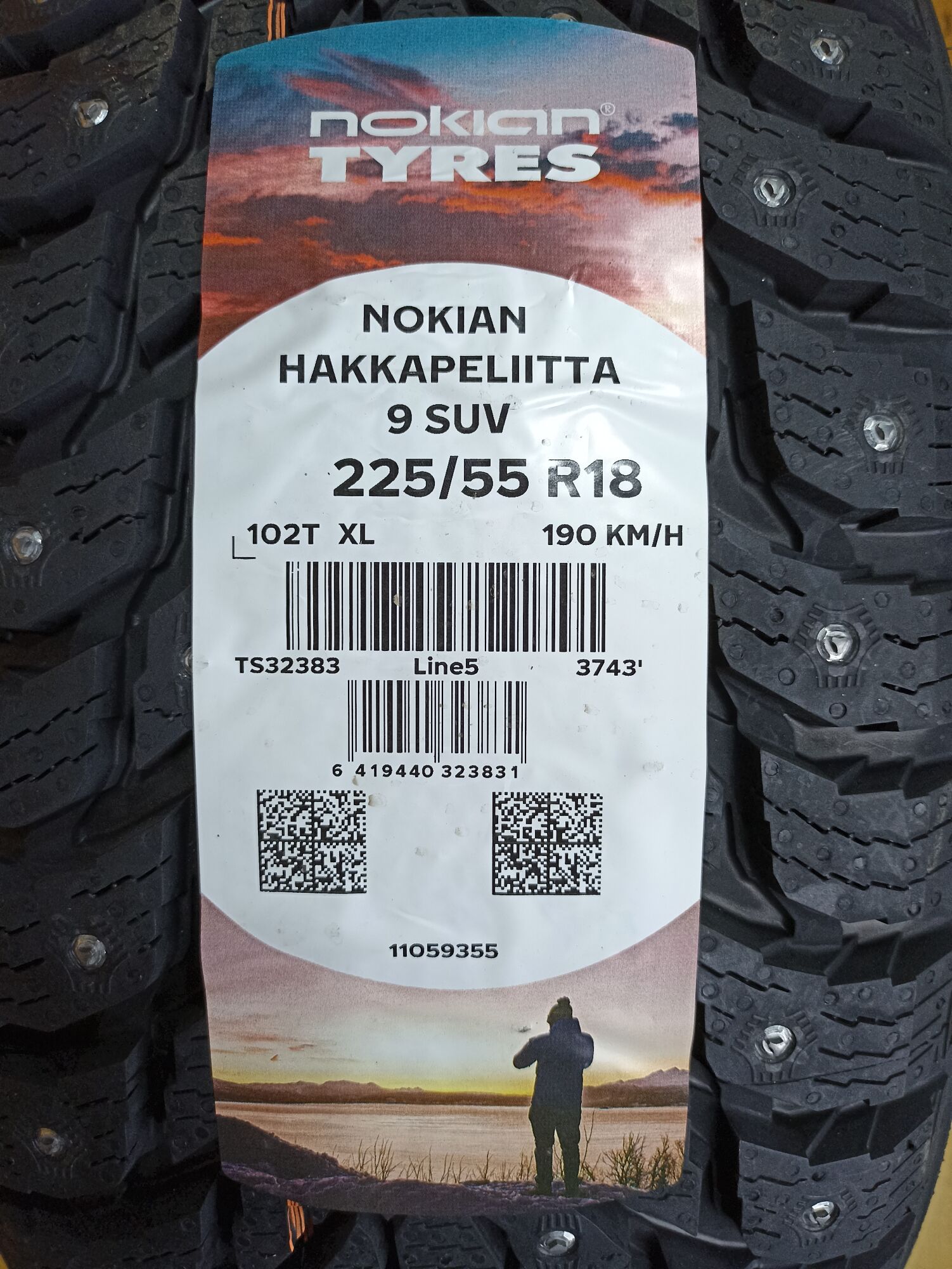 Nokian suv 225 60 r17. Hakkapeliitta 10p SUV.