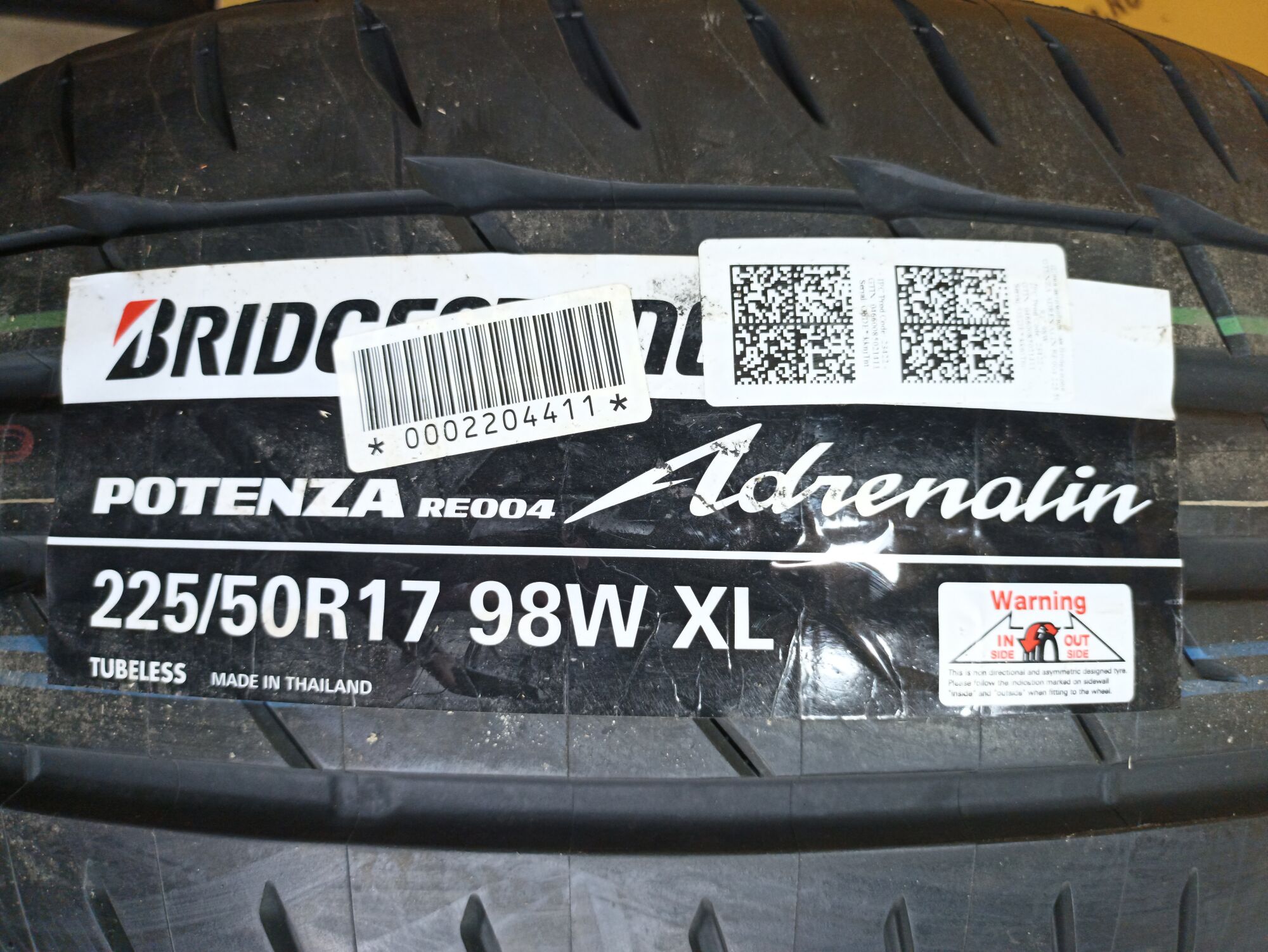 Купить летнюю шину Bridgestone Potenza Adrenalin RE004 225/50 R17 98W в  Челябинске по цене 17290 руб., доставка от интернет-магазина 74колеса.ru