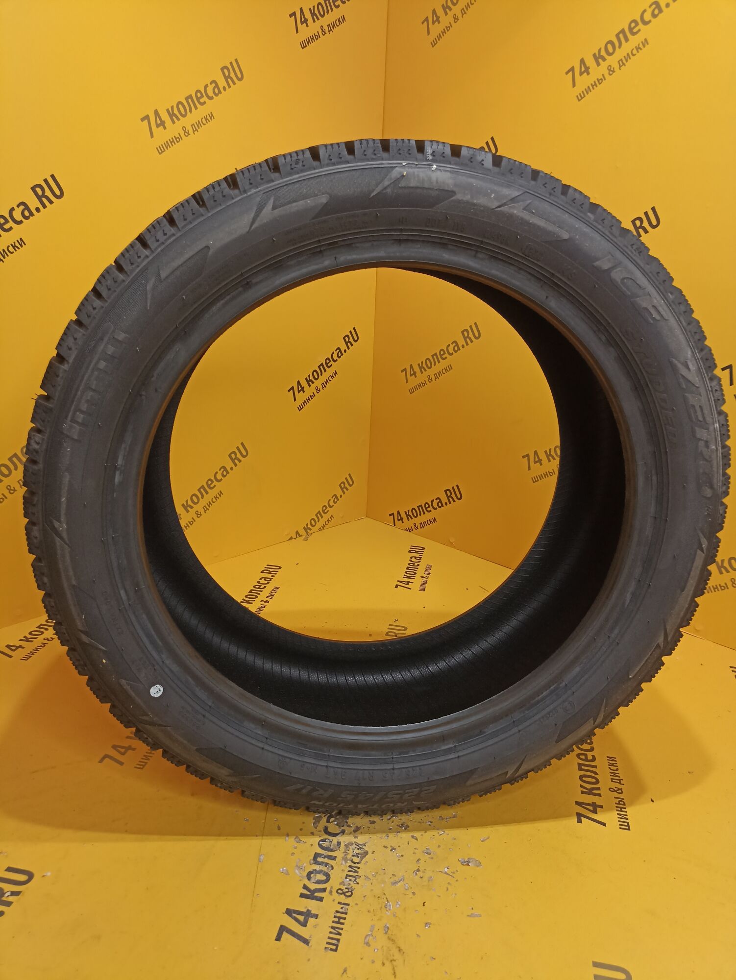 Купить зимнюю шину Pirelli Winter Ice Zero 225/45 R17 94T в Тюмени по цене  13280 руб., доставка от интернет-магазина 74колеса.ru