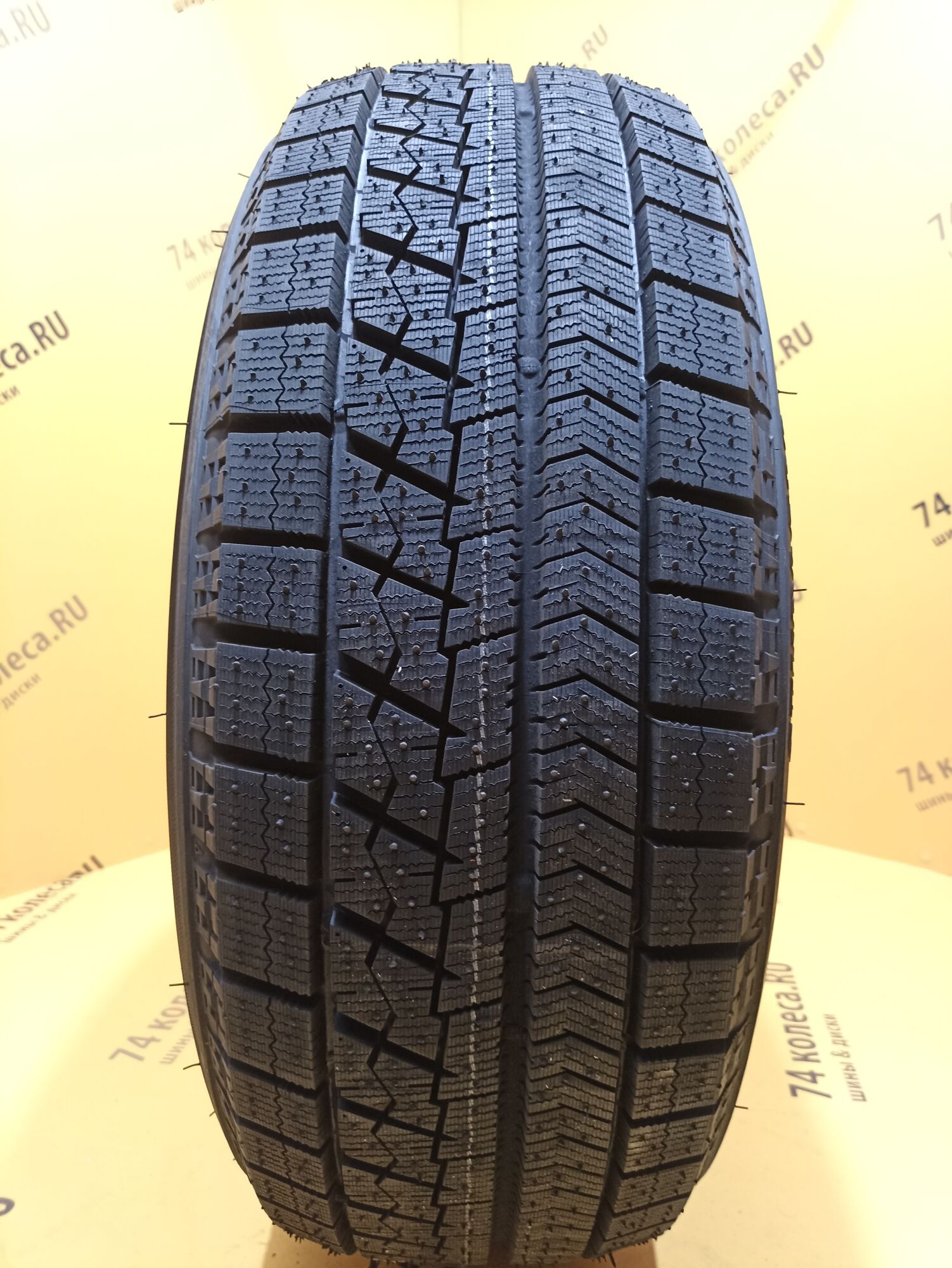 Купить зимнюю шину Bridgestone Blizzak VRX 205/60 R16 92S в Екатеринбурге  по цене 11210 руб., доставка от интернет-магазина 74колеса.ru