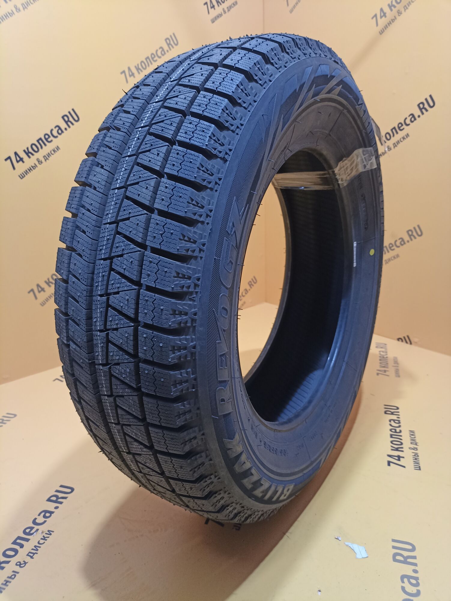 Купить зимнюю шину Bridgestone Blizzak Revo GZ 195/65 R15 91S в Челябинске,  доставка от интернет-магазина 74колеса.ru