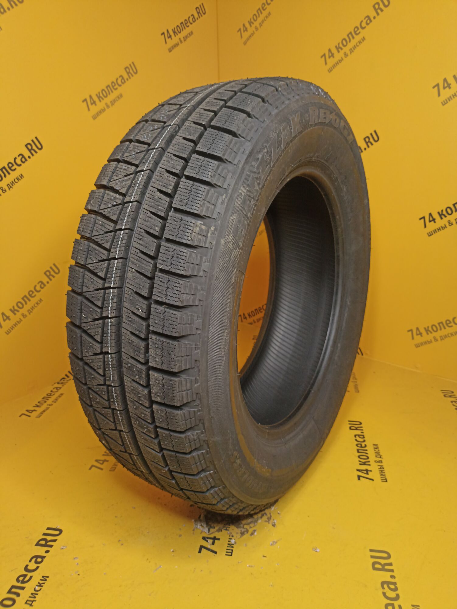 Купить зимнюю шину Bridgestone Blizzak Revo GZ 215/60 R16 95S в  Екатеринбурге по цене 5980 руб., доставка от интернет-магазина 74колеса.ru