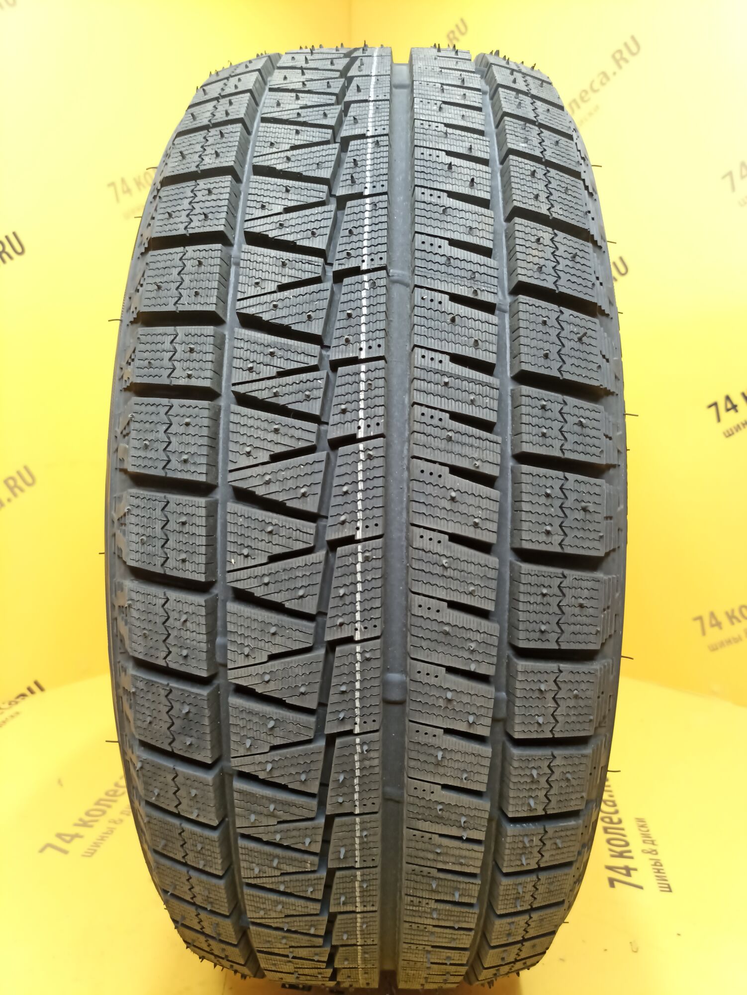 Купить зимнюю шину Bridgestone Blizzak Revo GZ 215/50 R17 91S в Челябинске  по цене 8190 руб., доставка от интернет-магазина 74колеса.ru