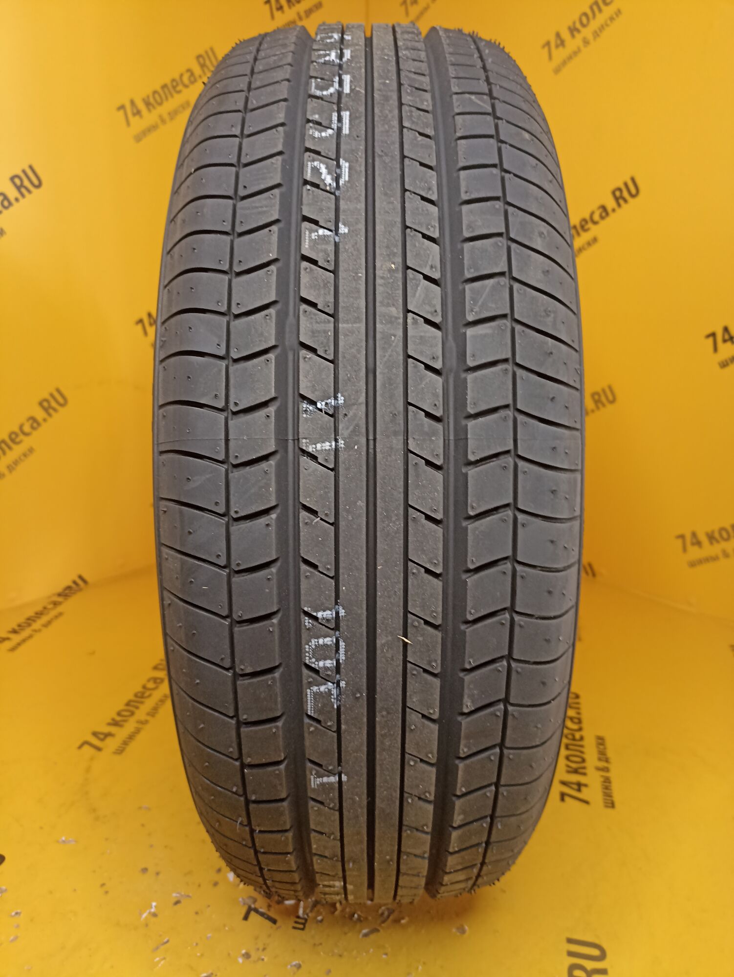 Купить летнюю шину Yokohama A348 215/60 R16 95V в Челябинске по цене 9660  руб., доставка от интернет-магазина 74колеса.ru